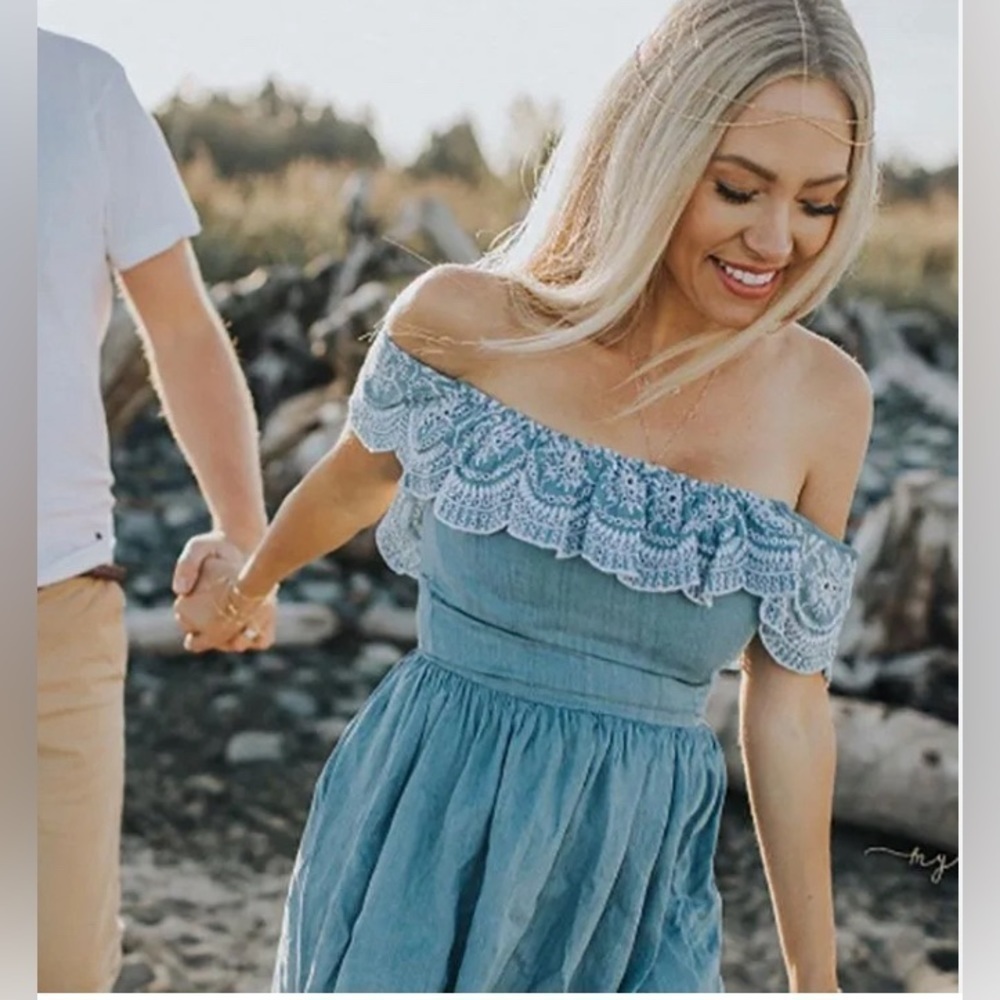 Lovers + Friends off the shoulder ruffle chambray mini dress size XS‎